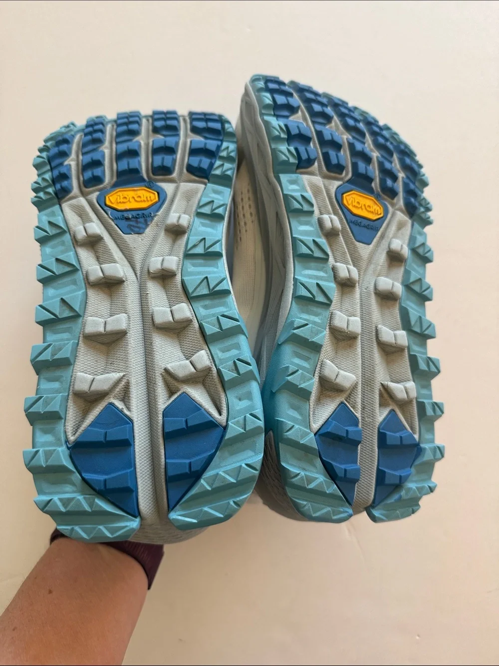 Altra Olympus 5 White and Blue Women's Running Sneakers Sz 8 VGUC